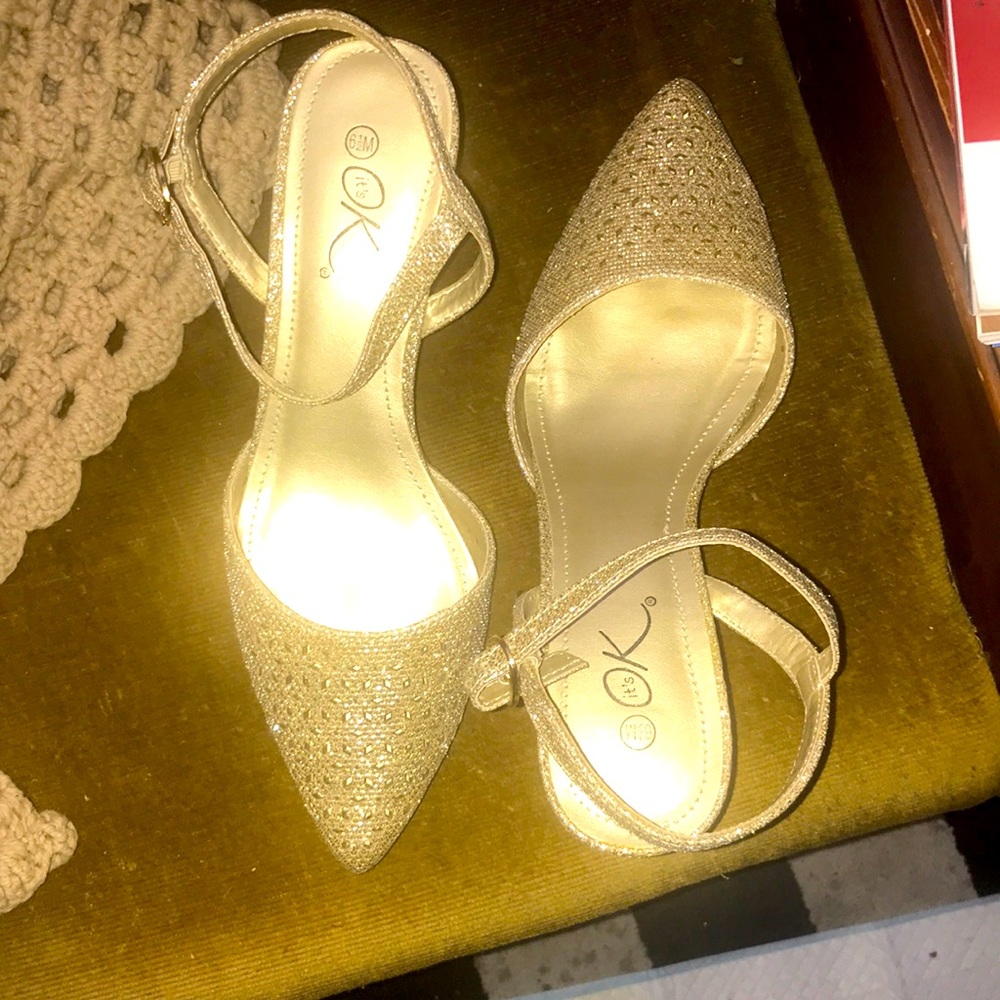 🟢Gold strapped heels